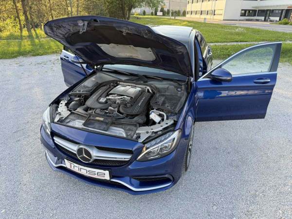 MERCEDES BENZ C / 63 AMG